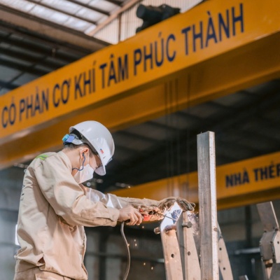 nhân viên phuong-nam gia công thép